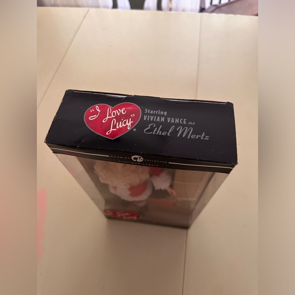 I Love Lucy ETHEL MERTZ SANTA BARBIE DOLL Christmas Show PLATINUM Label (2007) - Picture 9 of 9